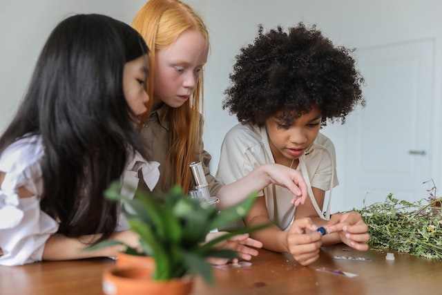 Comment aider vos enfants à mieux comprendre et apprécier les sciences ?